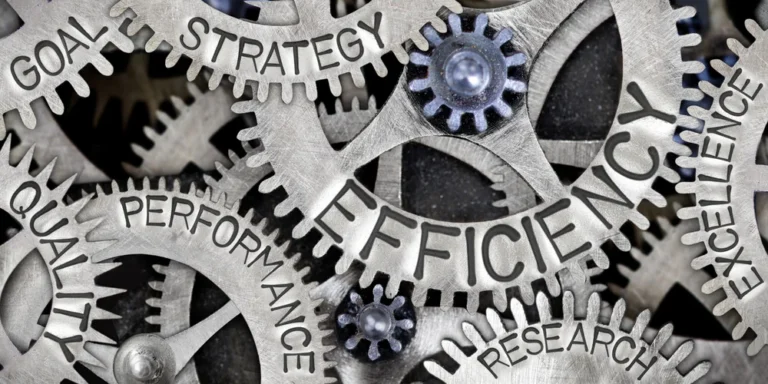 Şirket Verimliliği Nedir, Şirketinizin Verimliliğini Nasıl Artırırsınız? 1 Verimlilik Analizi Yapan Bir Ofis Ekibi