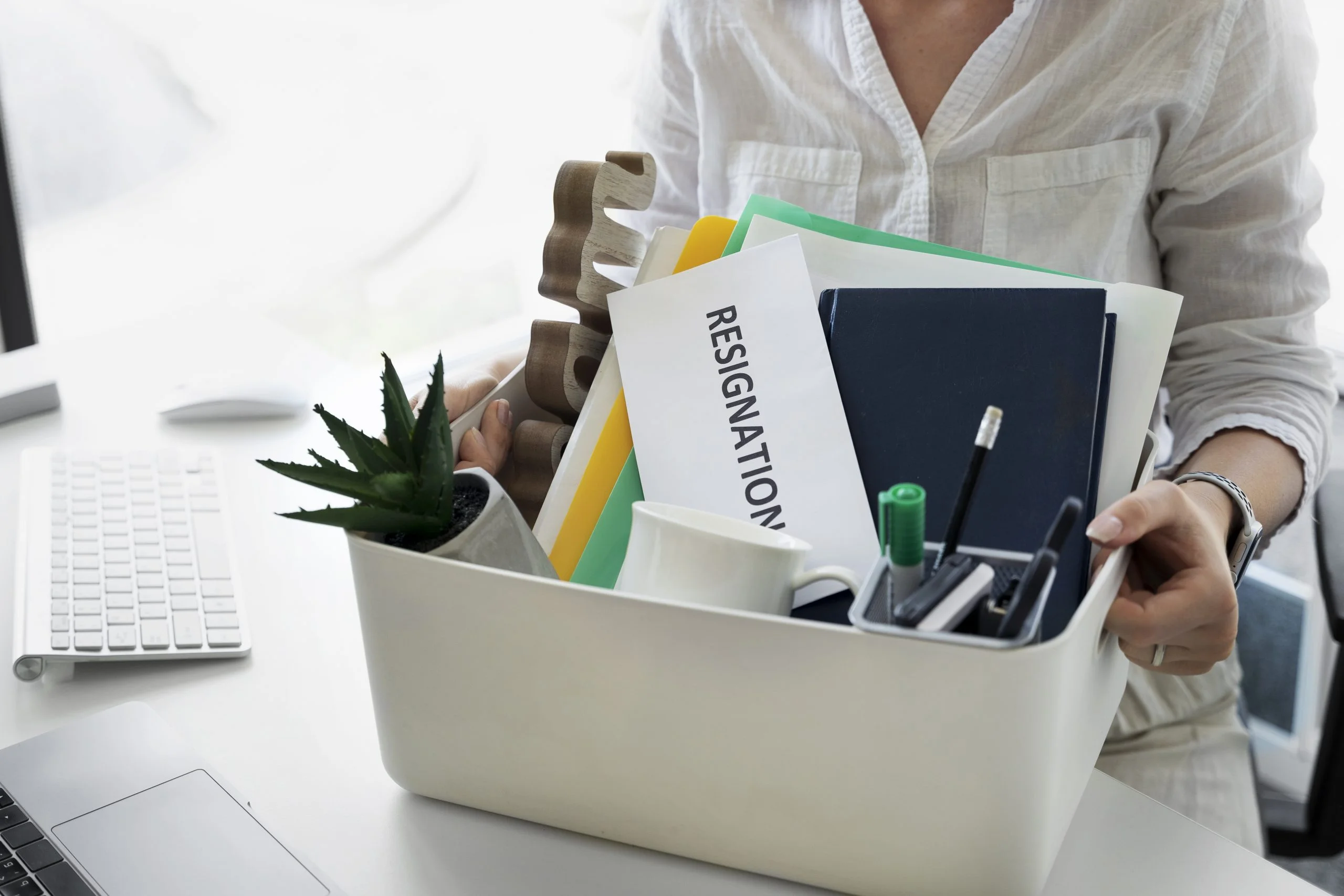 İstifa Dilekçesi Hazırlayan Bir Profesyonel