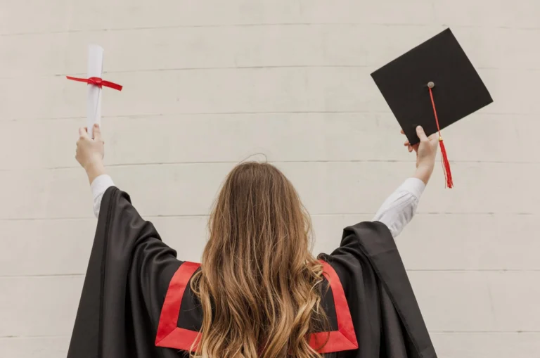 Yeni Mezun Bir Adayın Yüksek Lisans ve İş Seçimi Arasında Kararsız Kalması